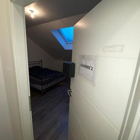 Hold2 - Grande Chambre Homestay szállás *